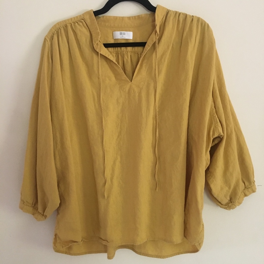 Mustard yellow Uniqlo top, great condition!